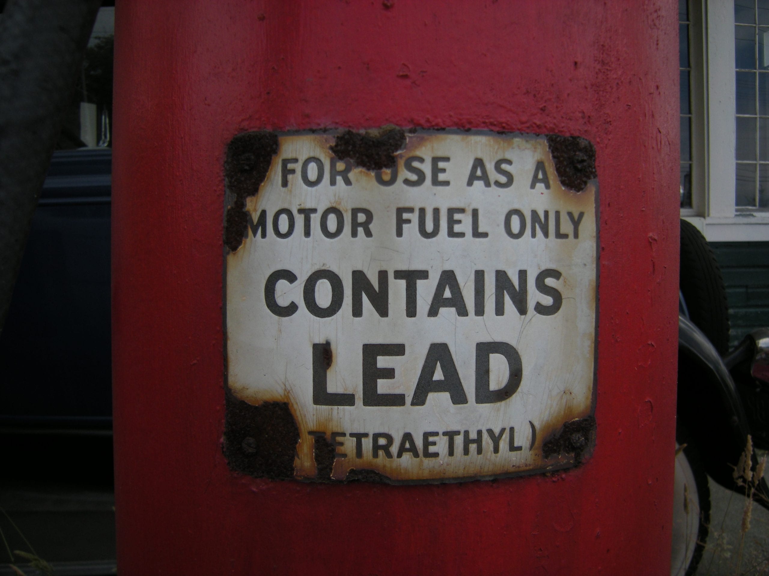 Gas_pump_lead_warning